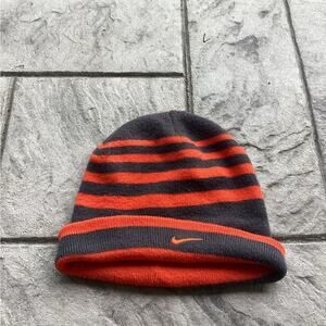 Nike boy’s youth winter beanie, red and black striped, Ribbed, Cuffed